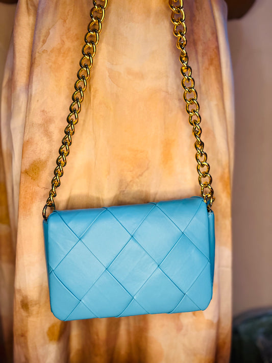 Chain Crush Shoulder Bag | Stylish Statement Piece