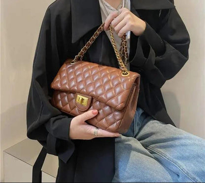 Medium Classic Flap Shoulder Bag